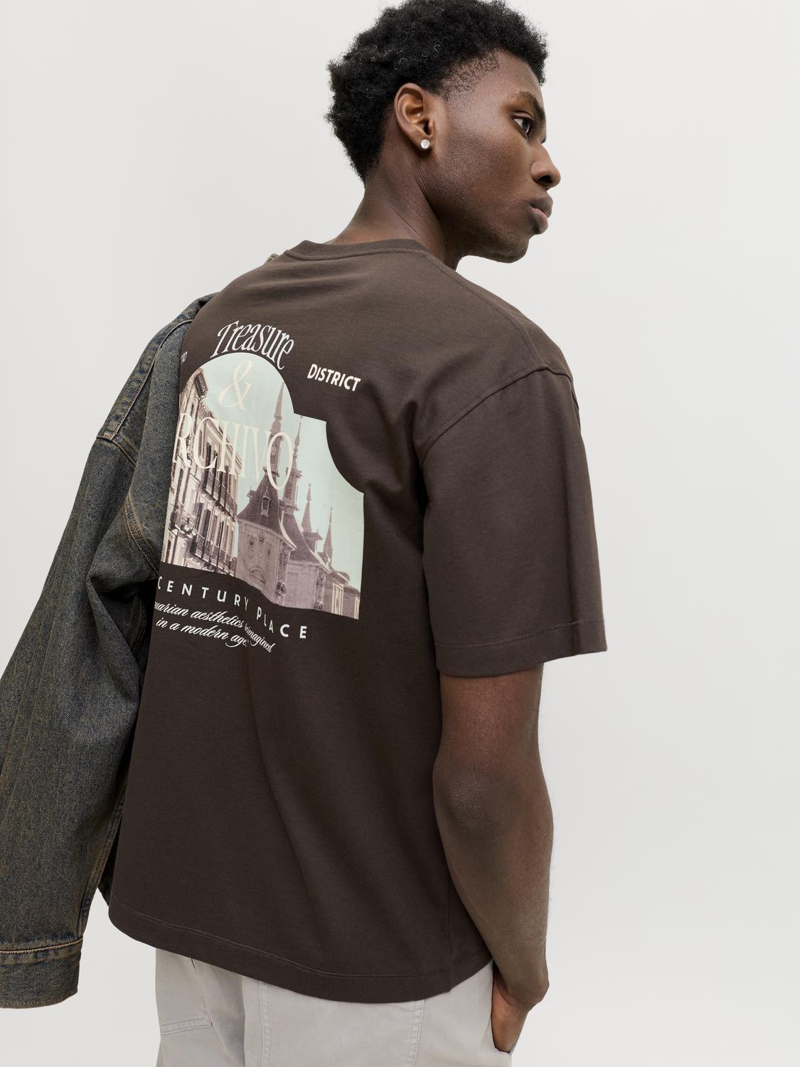 model_shot-creative